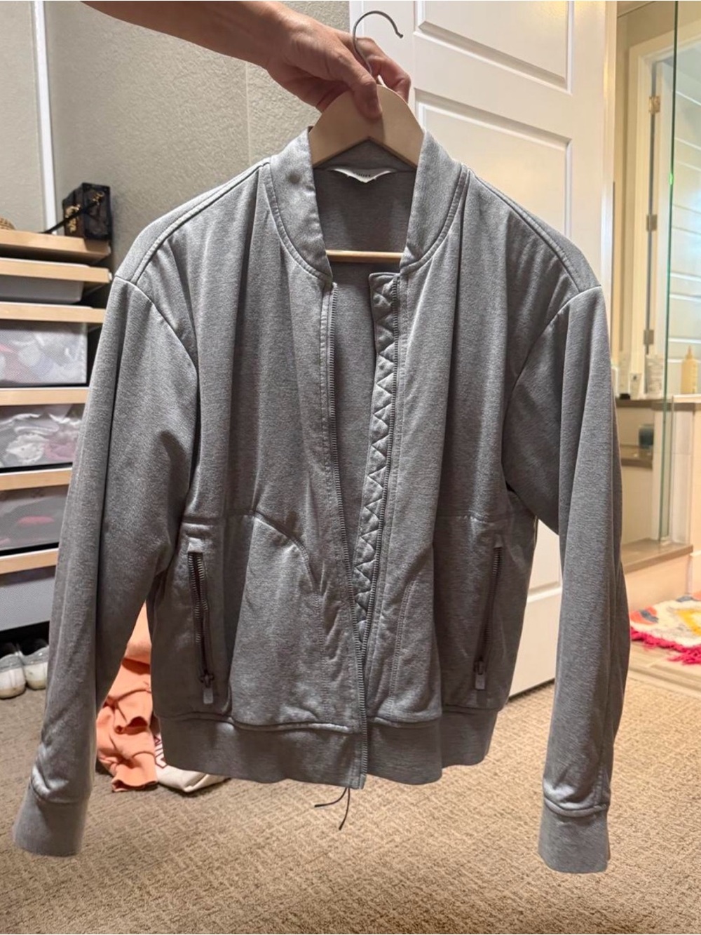 Vouri halo bomber, gray medium excellent condition